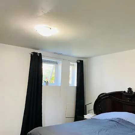 Signature II Suite Space Share Room Toronto Canada